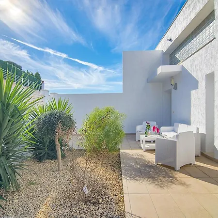 Villas Guzman - Naelle Villa